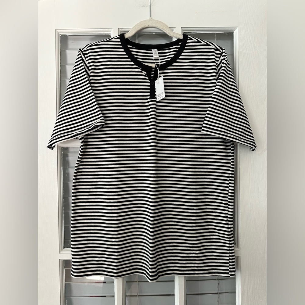 NWT U2Skiin Women’s‎ M Short Sleeve Black White Stripe T-shirt | SKU 0122